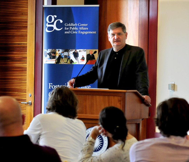 New York Times reporter James Risen speaks with students at Colby College in Waterville, Maine, in 2014. He won the Elijah Parish Lovejoy Award for courageous journalism. (Credit: David Leaming/Morning Sentinel)